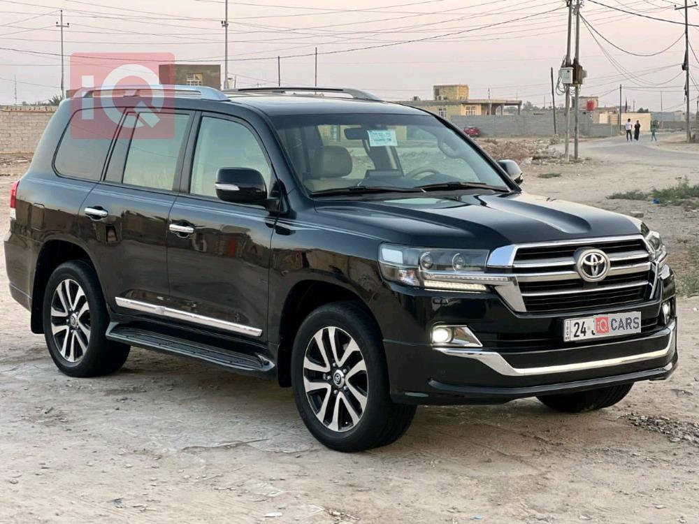 تۆیۆتا لاند کروزەر